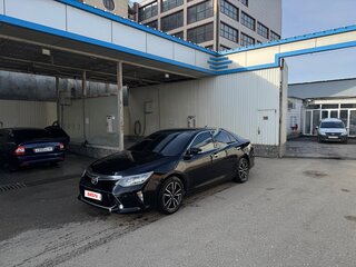 2017 Toyota Camry VII (XV50) Рестайлинг 2, чёрный, 2100000 рублей, вид 3