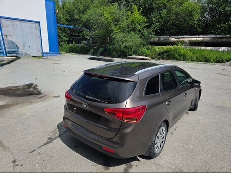 2017 Kia Ceed II Рестайлинг, коричневый, 948000 рублей, вид 4