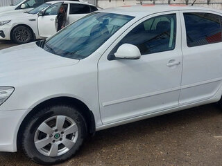 2012 Skoda Octavia II (A5) Рестайлинг, белый, 970000 рублей, вид 3