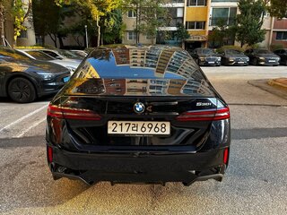 2025 BMW 5 серии 530i xDrive VIII (G60/G61/G68), чёрный, 9790000 рублей, вид 5