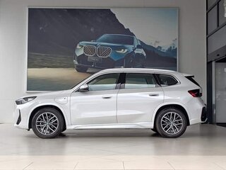 2025 BMW iX1 eDrive 25L, белый, 3585017 рублей, вид 5
