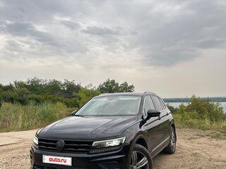 2019 Volkswagen Tiguan II, чёрный, 2200000 рублей, вид 2
