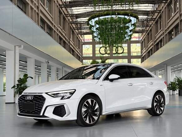 2023 Audi A3 35 TFSI Long IV (8Y), белый, 1877000 рублей