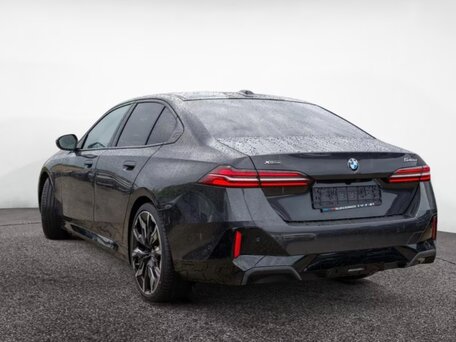 2025 BMW 5 серии 540d xDrive VIII (G60/G61/G68), чёрный, 9800000 рублей, вид 4