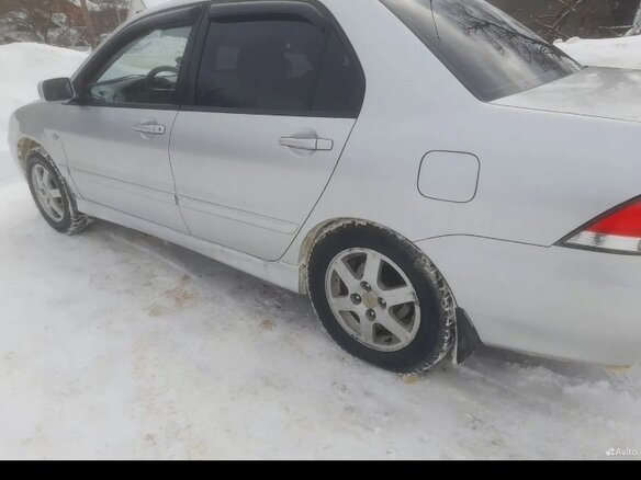 2005 Mitsubishi Lancer IX Рестайлинг, серебристый, 400000 рублей - вид 2