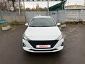 2021 Hyundai Solaris II Рестайлинг, белый, 1600000 рублей - вид 1
