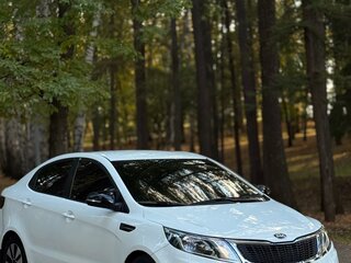 2013 Kia Rio 5-speed III, белый, 640000 рублей, вид 2