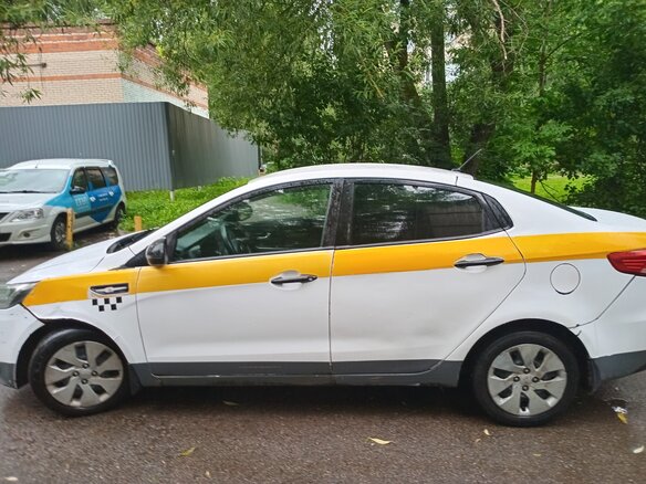 2016 Kia Rio III Рестайлинг, белый, 420000 рублей - вид 5