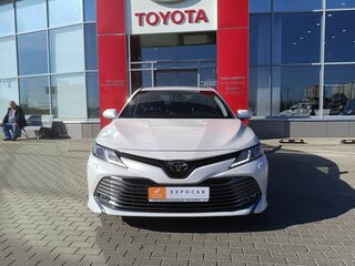 2019 Toyota Camry VIII (XV70), белый, 3360000 рублей, вид 2