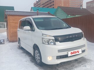 2009 Toyota Voxy II (R70), белый, 1370000 рублей, вид 2