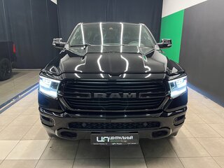 2022 Ram 1500 Crew Cab V, чёрный, 7900000 рублей, вид 2