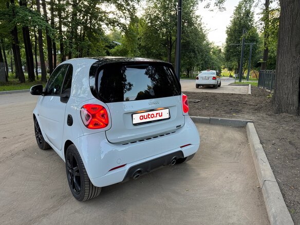 2017 Smart Fortwo Brabus III, белый, 1400000 рублей - вид 2