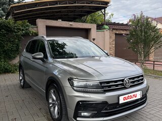 2018 Volkswagen Tiguan II, серый, 3100000 рублей, вид 3