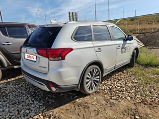 2018 Mitsubishi Outlander III Рестайлинг 2, белый, 1200000 рублей, вид 3