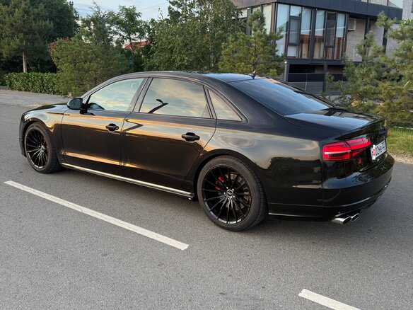 2015 Audi A8 Long III (D4) Рестайлинг, чёрный - вид 4