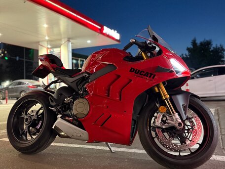 2023 Ducati Panigale V4, красный, 2800000 рублей, вид 2