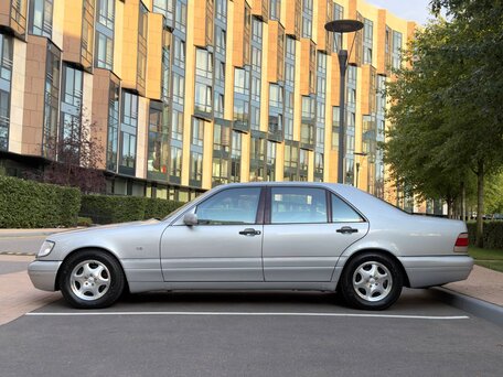1997 Mercedes-Benz S-Класс 500 III (W140) Рестайлинг, серебристый, 12600000 рублей, вид 2