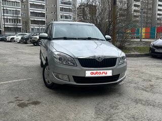 2011 Skoda Fabia II Рестайлинг, серебристый, 700000 рублей, вид 3