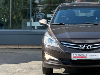 2015 Hyundai Solaris I Рестайлинг, коричневый, 949000 рублей, вид 3