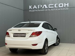 2013 Hyundai Solaris I, белый, 775000 рублей, вид 2