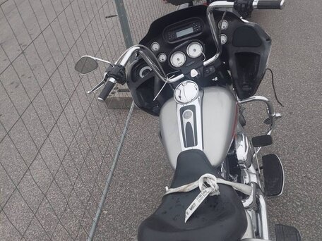 2008 Harley-Davidson CVO Road Glide, серебристый, 700000 рублей, вид 3