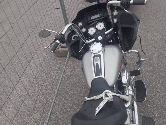 2008 Harley-Davidson CVO Road Glide, серебристый, 700000 рублей - вид 2