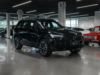 2025 Volvo XC90 B6 II Рестайлинг 2, чёрный, 9800000 рублей, вид 2