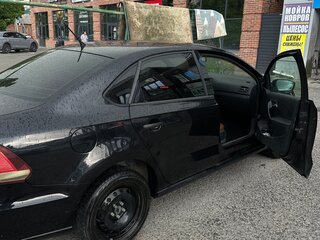 2015 Volkswagen Polo V Рестайлинг, чёрный, 690000 рублей, вид 3