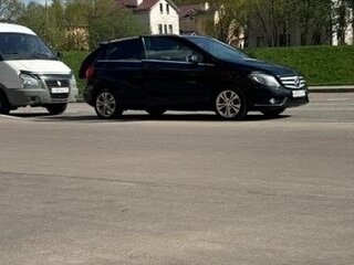 2014 Mercedes-Benz B-Класс 180 II (W246), чёрный, 1200000 рублей, вид 4