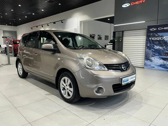2013 Nissan Note I Рестайлинг, коричневый, 890000 рублей - вид 2