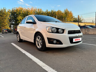 2013 Chevrolet Aveo II, белый, 620000 рублей, вид 2