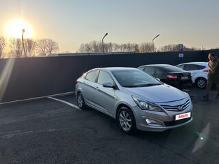 2014 Hyundai Solaris I Рестайлинг, серебристый, 670000 рублей, вид 2