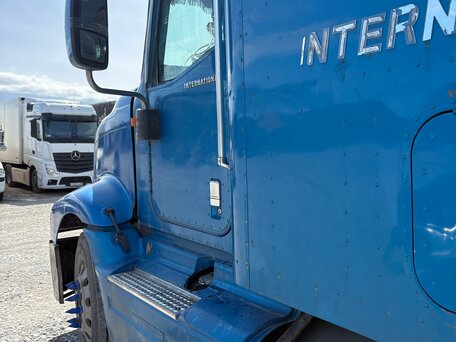 2003 International 9000 Series, синий, 1350000 рублей, вид 4
