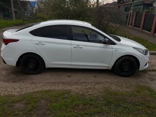 2017 Hyundai Solaris II, белый, 760000 рублей, вид 4