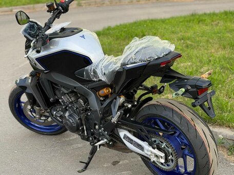 2025 Yamaha MT-09 (FZ-09), серебристый, 1600000 рублей, вид 5
