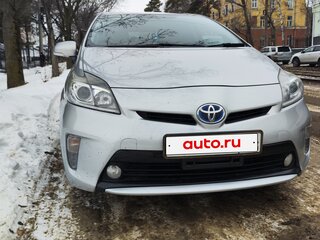 2012 Toyota Prius III Рестайлинг (XW30), серебристый, 1100000 рублей, вид 1
