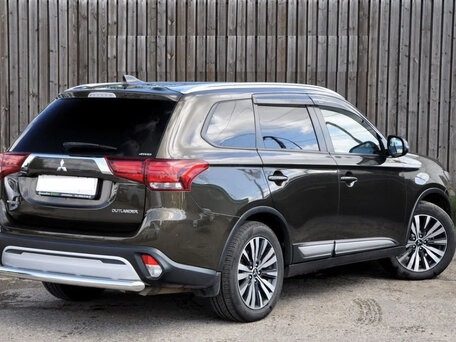 2019 Mitsubishi Outlander III Рестайлинг 3, коричневый, 1850000 рублей, вид 3