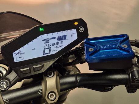 2015 Yamaha MT-09 (FZ-09), серебристый, 710000 рублей, вид 3