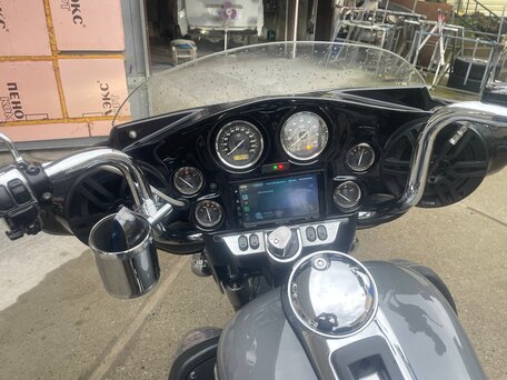 2010 Harley-Davidson Electra Glide, серый, 1100000 рублей, вид 5
