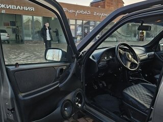 2017 Chevrolet Niva I Рестайлинг, серый, 700000 рублей, вид 5