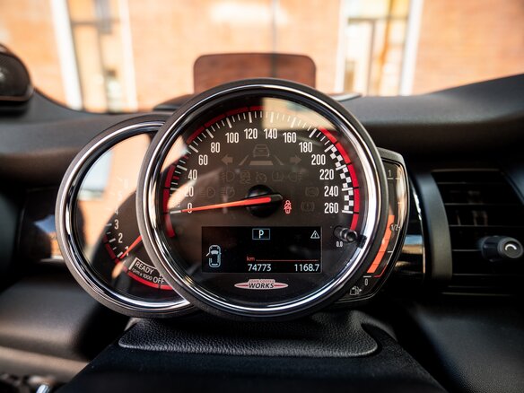 2020 Mini Hatch JCW III (F55/F56) Рестайлинг, чёрный, 3300000 рублей - вид 15