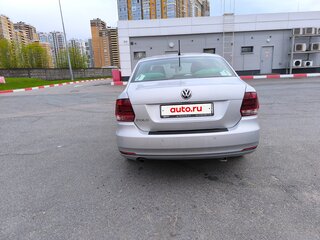 2016 Volkswagen Polo V Рестайлинг, серебристый, 990000 рублей, вид 5