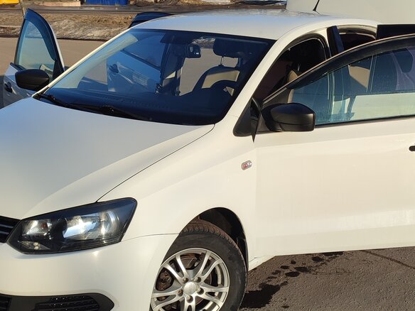 2014 Volkswagen Polo V, белый - вид 3