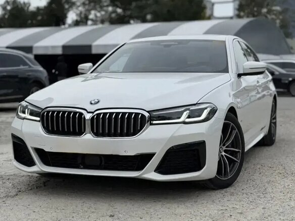 2022 BMW 5 серии 520i VII (G30/G31/G38) Рестайлинг, белый, 5600000 рублей - вид 1