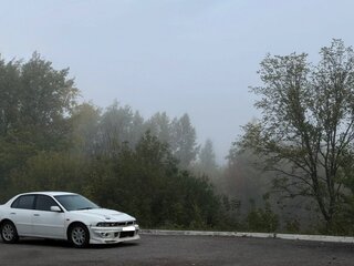 2000 Mitsubishi Galant VIII Рестайлинг, белый, 350000 рублей, вид 1