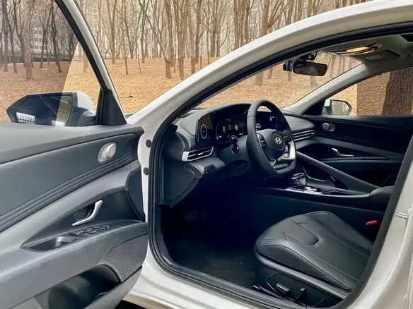 2022 Hyundai Elantra VII (CN7), белый, 1400000 рублей - вид 12