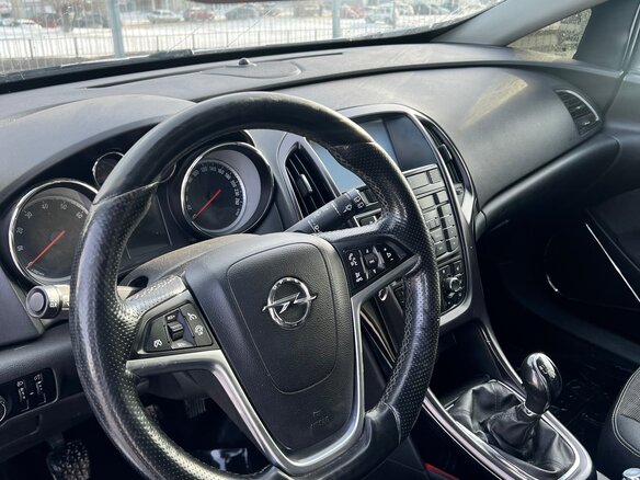 2013 Opel Astra GTC J Рестайлинг, белый, 840000 рублей - вид 6