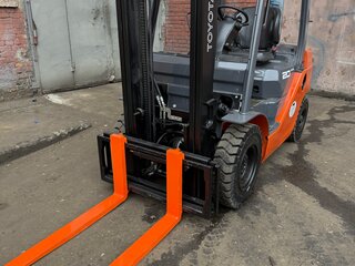 2014 Toyota Дизельные, пурпурный, 1350000 рублей, вид 4