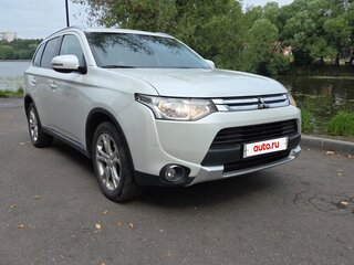 2014 Mitsubishi Outlander III Рестайлинг, белый, 1450000 рублей, вид 4