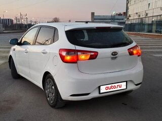 2013 Kia Rio III, белый, 470000 рублей, вид 2